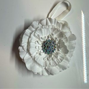 TIEKS White Flower NWOT